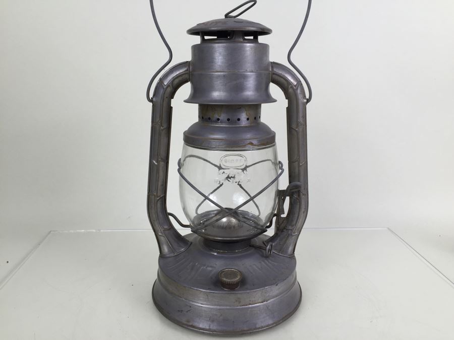 Rare Vintage Dietz D-Lite No. 2 Lantern With Original Globe Vine Motif On Handles [Photo 5]