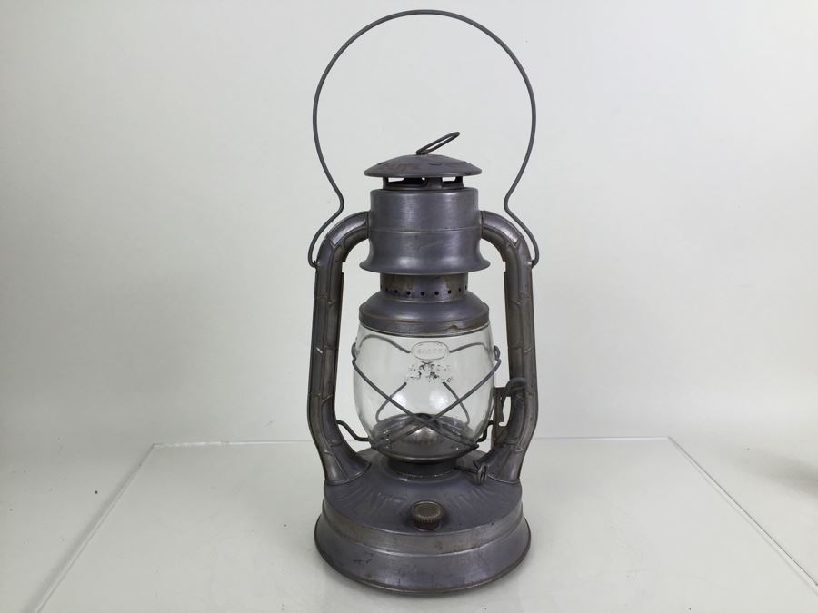 Rare Vintage Dietz D-Lite No. 2 Lantern With Original Globe Vine Motif On Handles [Photo 4]