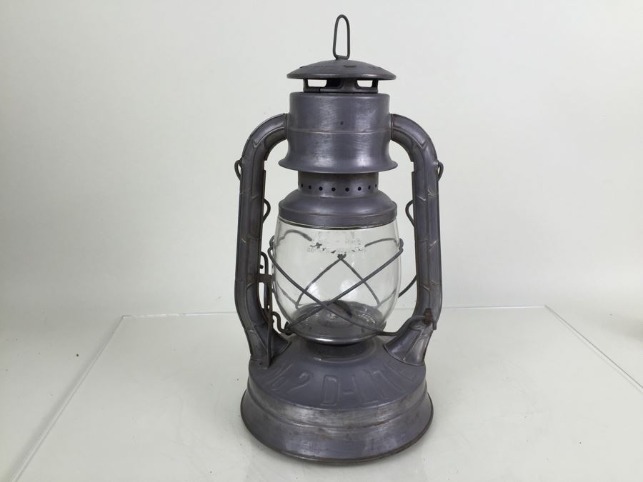 Rare Vintage Dietz D-Lite No. 2 Lantern With Original Globe Vine Motif On Handles [Photo 18]
