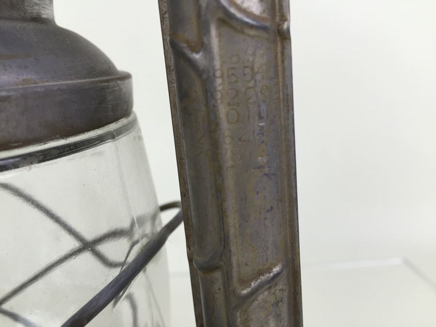 Rare Vintage Dietz D-Lite No. 2 Lantern With Original Globe Vine Motif On Handles [Photo 11]