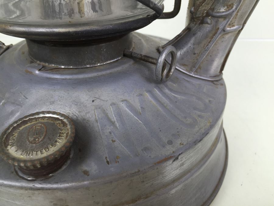 Rare Vintage Dietz D-Lite No. 2 Lantern With Original Globe Vine Motif On Handles [Photo 8]