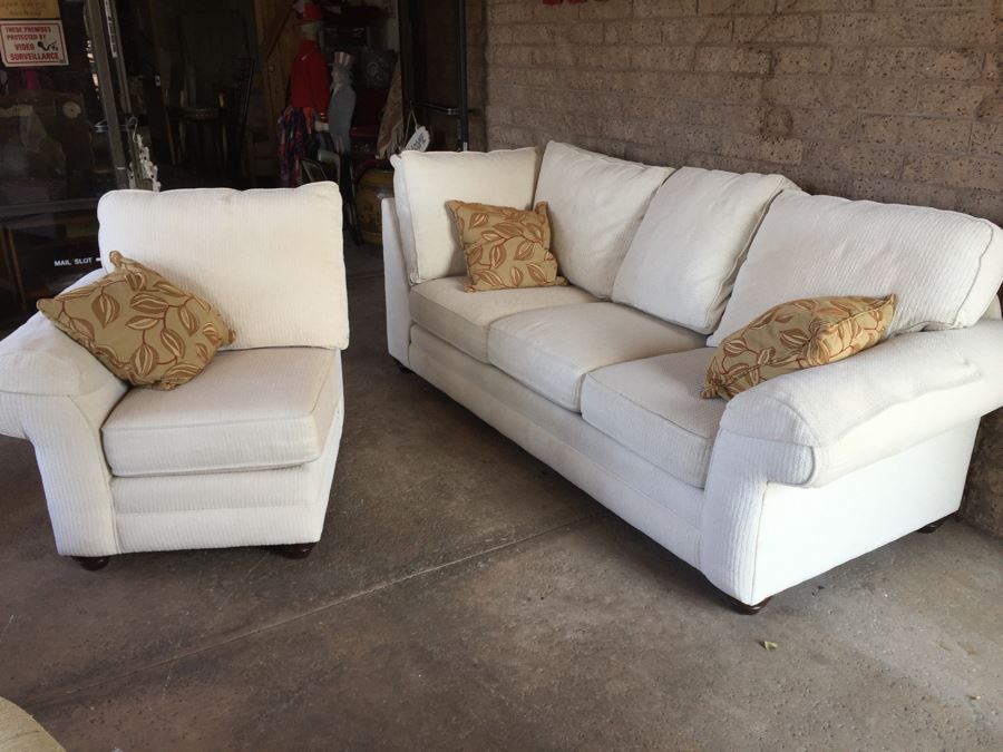 White Bassett Sectional Sofa With Accent Pillows In Excellent Condition [Photo 2]