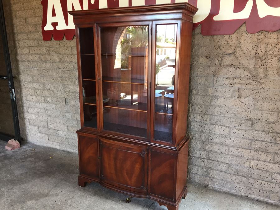 Nice Mahogany China Cabinet Lockable With Skeleton Key [Photo 4]