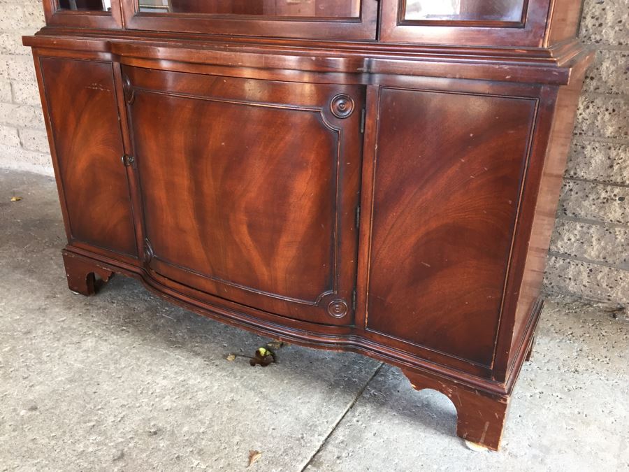Nice Mahogany China Cabinet Lockable With Skeleton Key [Photo 5]