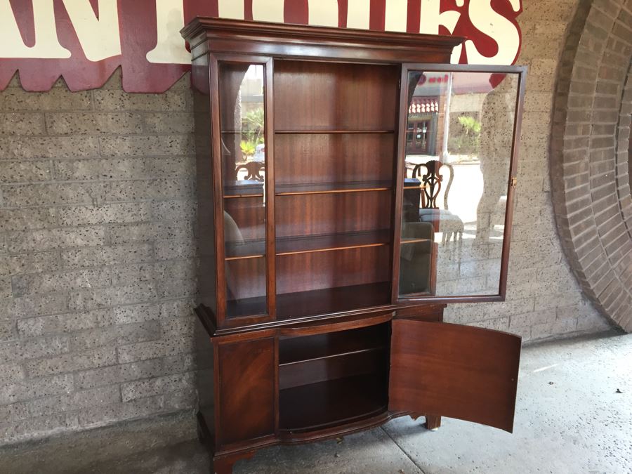 Nice Mahogany China Cabinet Lockable With Skeleton Key [Photo 2]