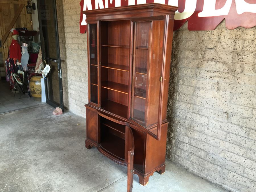 Nice Mahogany China Cabinet Lockable With Skeleton Key [Photo 3]