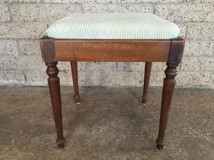 Vintage Wooden Bench With Storage [Photo 4]