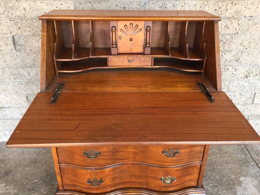 Nice Serpentine Front Small Secretary Desk With Ball And Claw Feet [Photo 3]
