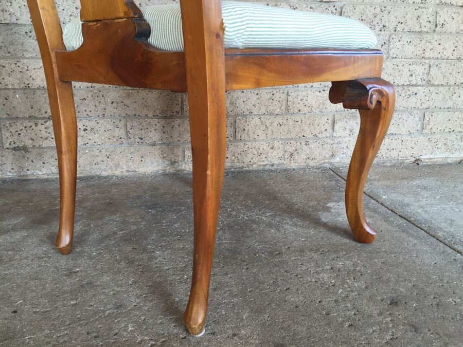 Pair Of Queen Anne Style Side Chairs [Photo 16]