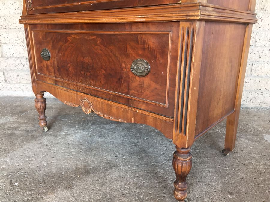 Vintage Chest Of Drawers Dresser On Casters [Photo 7]
