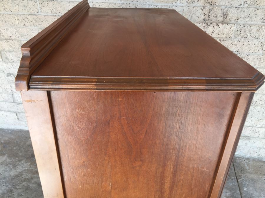 Vintage Chest Of Drawers Dresser On Casters [Photo 17]