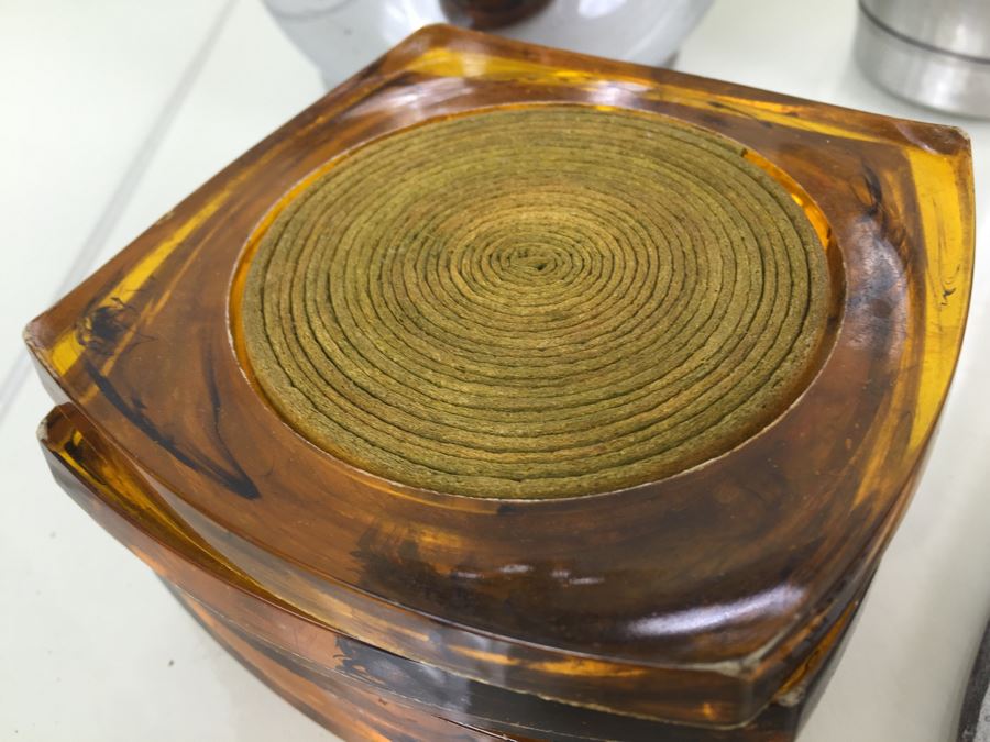 Barware Lot Featuring Stainless Steel Thermos Pitcher, Cocktail Shaker And Ice Bucket [Photo 14]