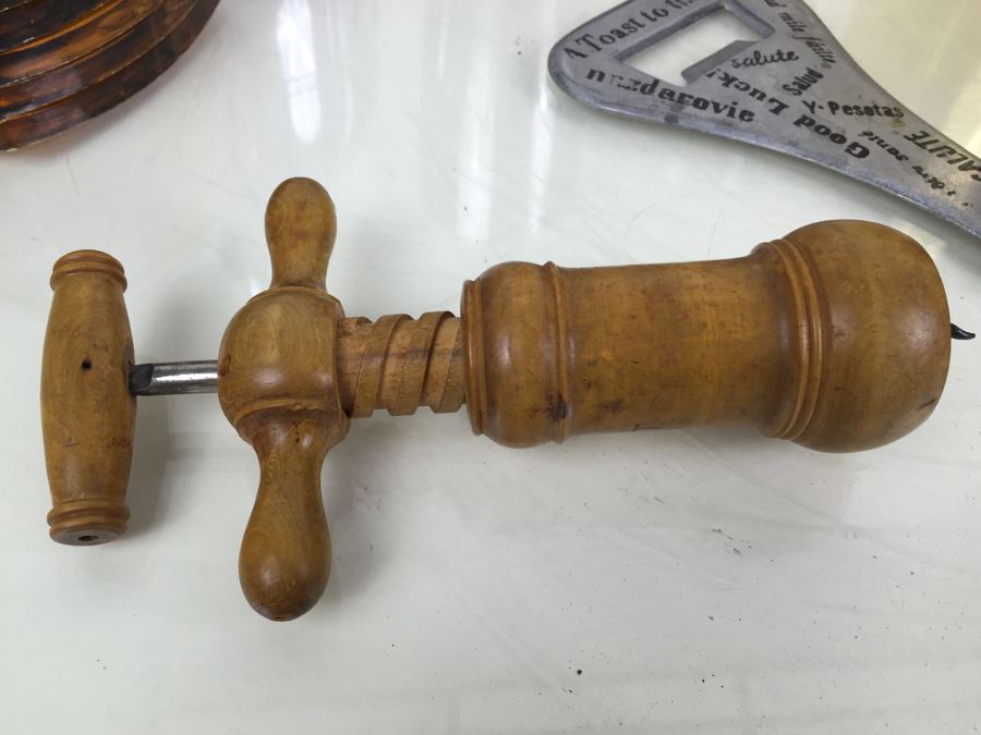 Barware Lot Featuring Stainless Steel Thermos Pitcher, Cocktail Shaker And Ice Bucket [Photo 4]