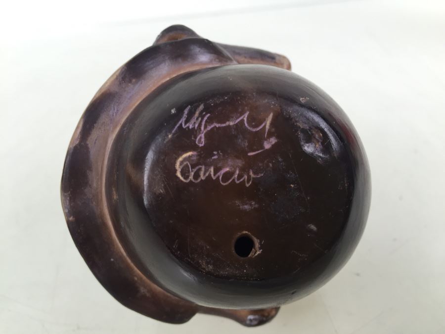 Painted Clay Sculpture Of Couple Hugging And Kissing Signed By Artist [Photo 11]