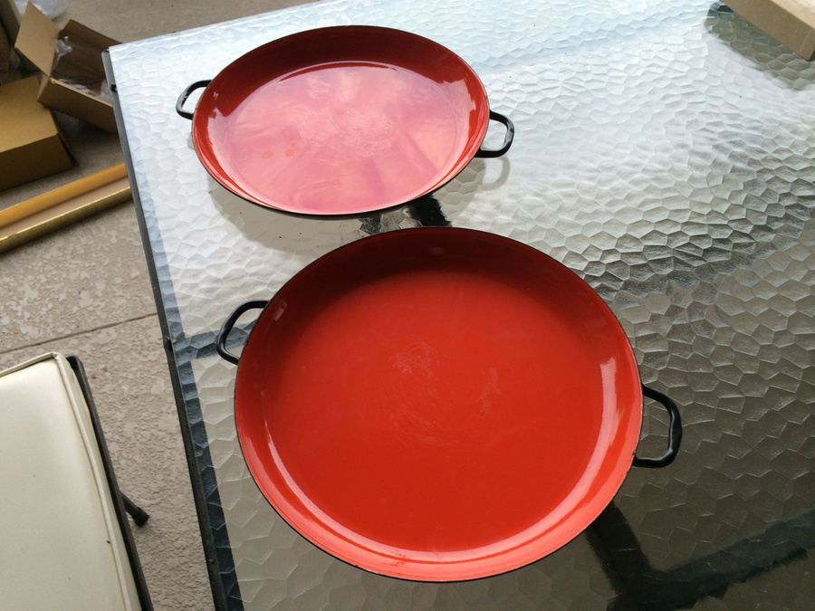 Red and Black Sizzling Plates Italy [Photo 1]