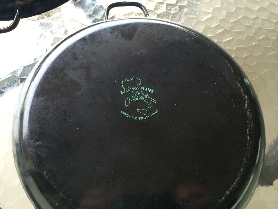 Red and Black Sizzling Plates Italy [Photo 3]