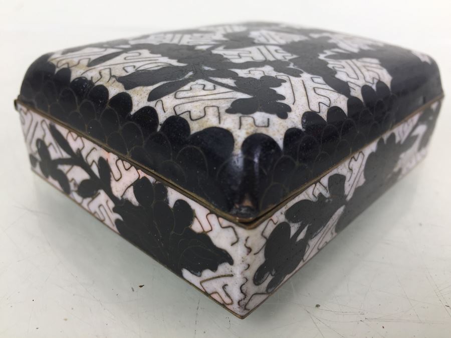 Pair Of Chinese Cloisonne Lidded Boxes [Photo 14]