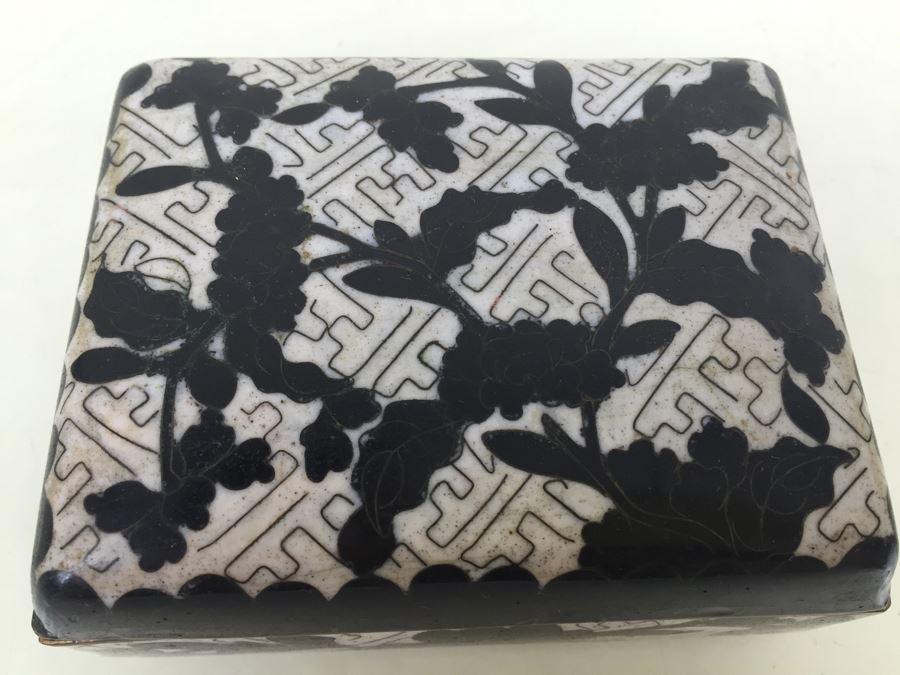 Pair Of Chinese Cloisonne Lidded Boxes [Photo 13]