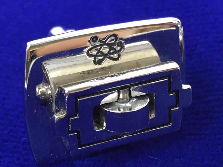 Vintage Pair Of Men's AC Cufflinks [Photo 2]