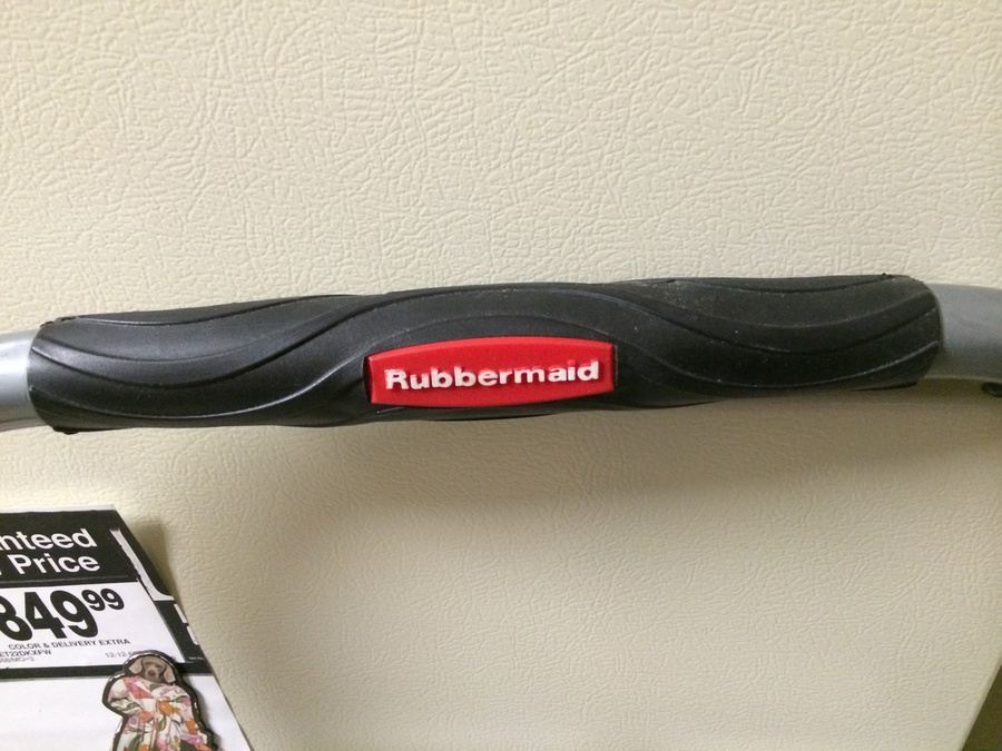 Rubbermaid Folding 3-Step Step Stool [Photo 2]