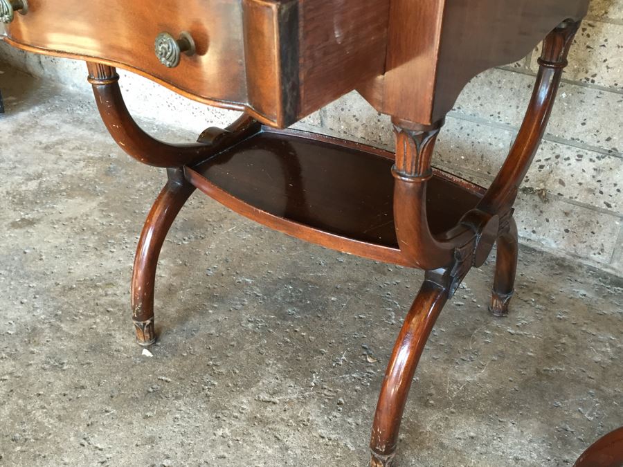 Exquisite Pair Of Wooden Serpentine Vintage Nightstands With Glass Tops [Photo 20]