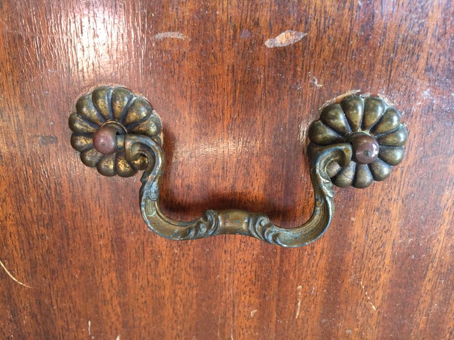 Exquisite Pair Of Wooden Serpentine Vintage Nightstands With Glass Tops [Photo 17]