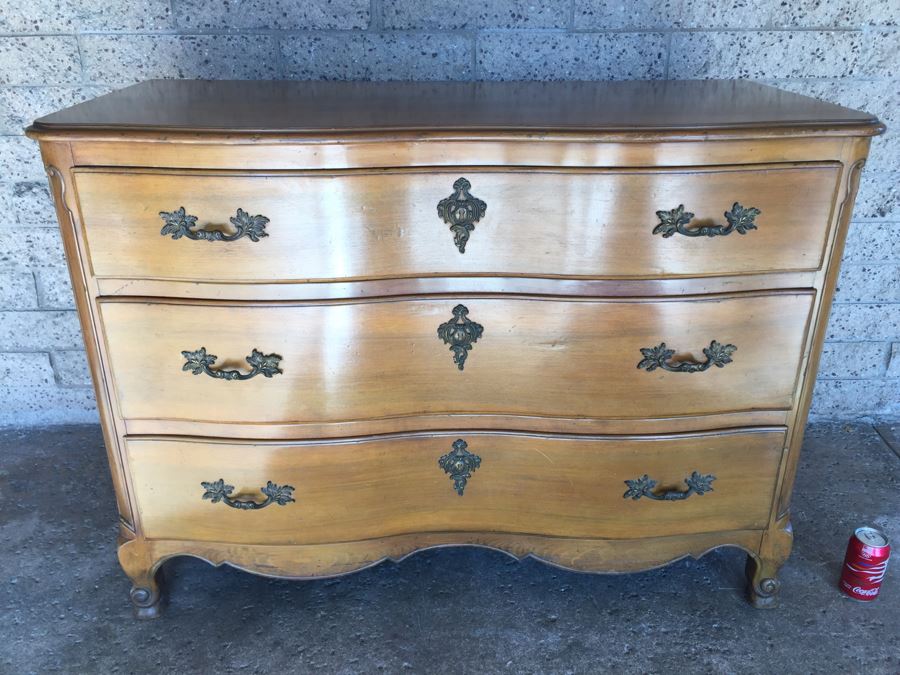 'Baker Furniture' French Provincial Serpentine Chest of Drawers 3-Drawer Dresser 1940s [Photo 4]