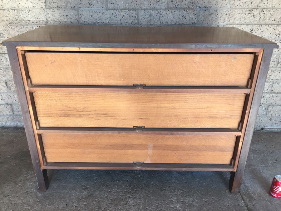 'Baker Furniture' French Provincial Serpentine Chest of Drawers 3-Drawer Dresser 1940s [Photo 11]