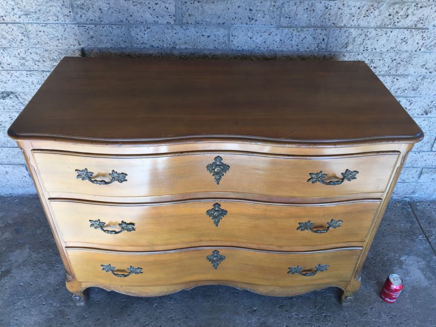'Baker Furniture' French Provincial Serpentine Chest of Drawers 3-Drawer Dresser 1940s [Photo 5]