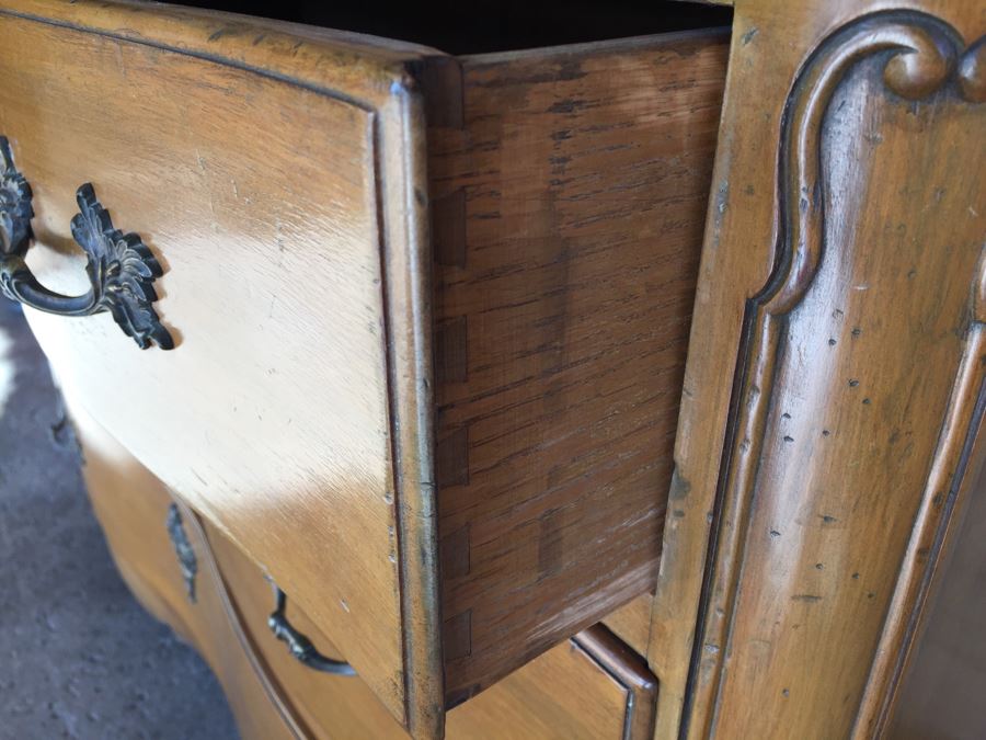 'Baker Furniture' French Provincial Serpentine Chest of Drawers 3-Drawer Dresser 1940s [Photo 6]
