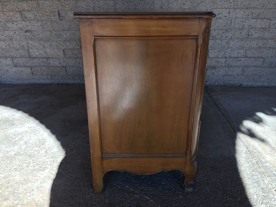 'Baker Furniture' French Provincial Serpentine Chest of Drawers 3-Drawer Dresser 1940s [Photo 9]