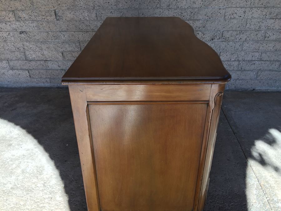 'Baker Furniture' French Provincial Serpentine Chest of Drawers 3-Drawer Dresser 1940s [Photo 10]