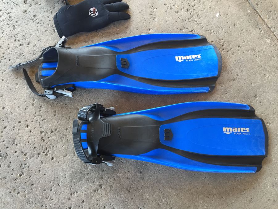 Scuba Diving Lot With Dive Bag, Mares Plana Avanti Fins, Hood, Gloves 