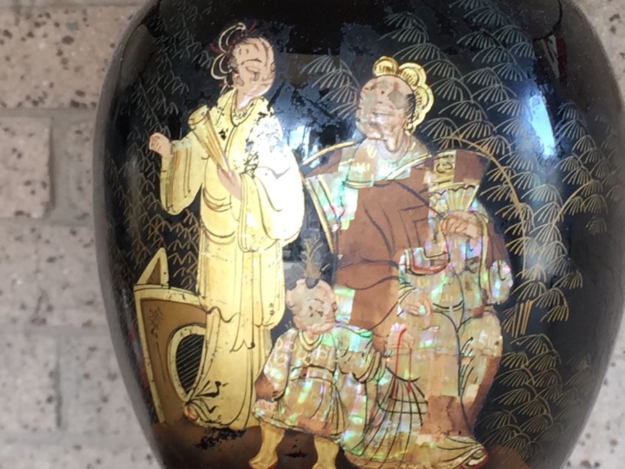 Antique Pair Of Exquisite Black Chinese Lamps With Mother Of Pearl Inlay [Photo 19]