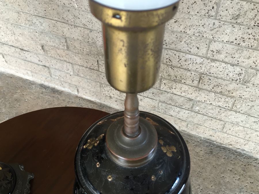 Antique Pair Of Exquisite Black Chinese Lamps With Mother Of Pearl Inlay [Photo 40]