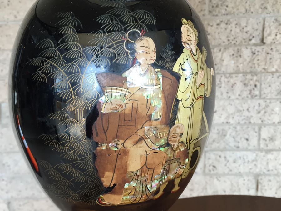 Antique Pair Of Exquisite Black Chinese Lamps With Mother Of Pearl Inlay [Photo 5]