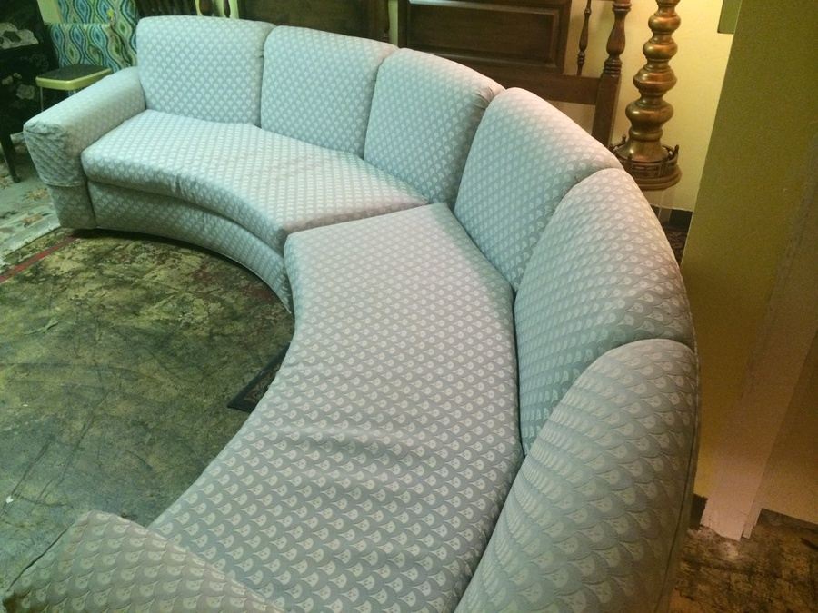 Semi-Circular 2-Piece Sofa on Casters [Photo 6]