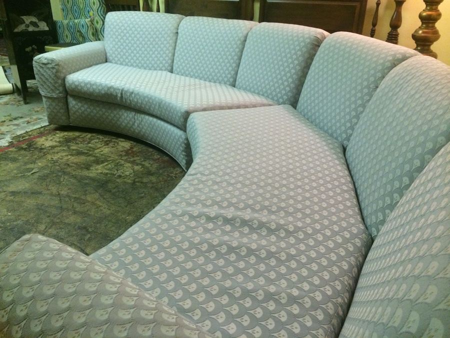 Semi-Circular 2-Piece Sofa on Casters [Photo 9]