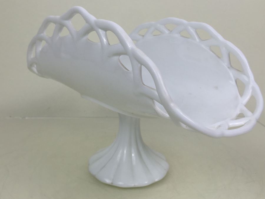 Pair Of Vintage Milk Glass Banana Fruit Pedestal Bowl Holders One Is Westmoreland Milk Glass [Photo 14]