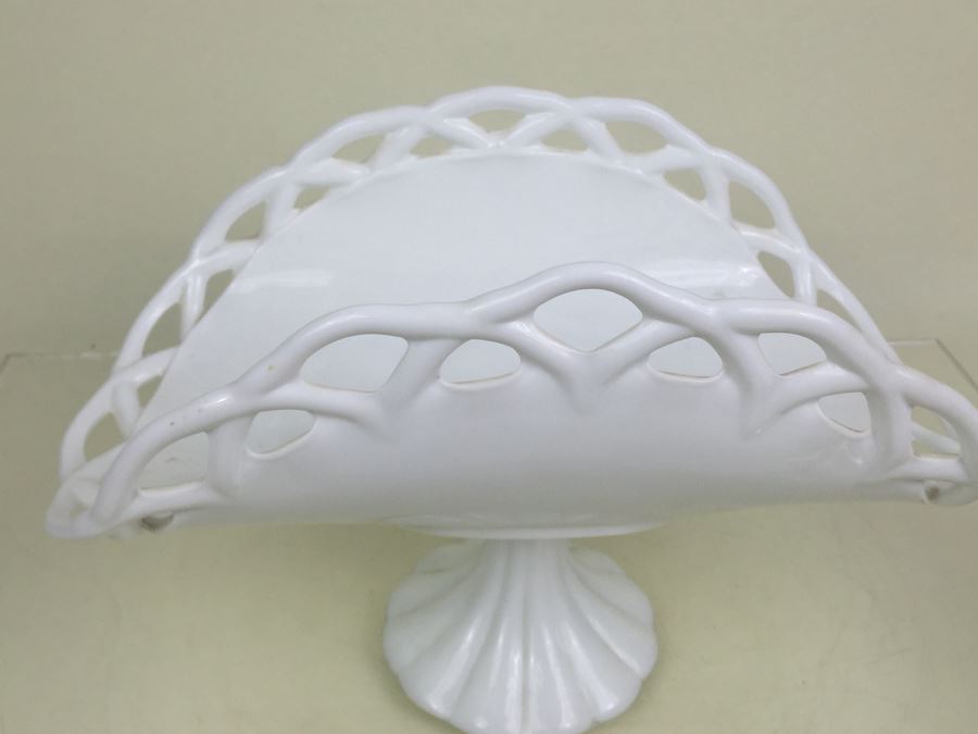 Pair Of Vintage Milk Glass Banana Fruit Pedestal Bowl Holders One Is Westmoreland Milk Glass [Photo 16]