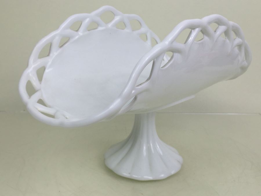 Pair Of Vintage Milk Glass Banana Fruit Pedestal Bowl Holders One Is Westmoreland Milk Glass [Photo 12]