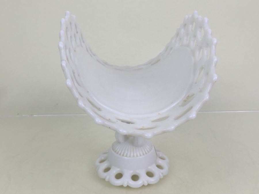 Pair Of Vintage Milk Glass Banana Fruit Pedestal Bowl Holders One Is Westmoreland Milk Glass [Photo 7]