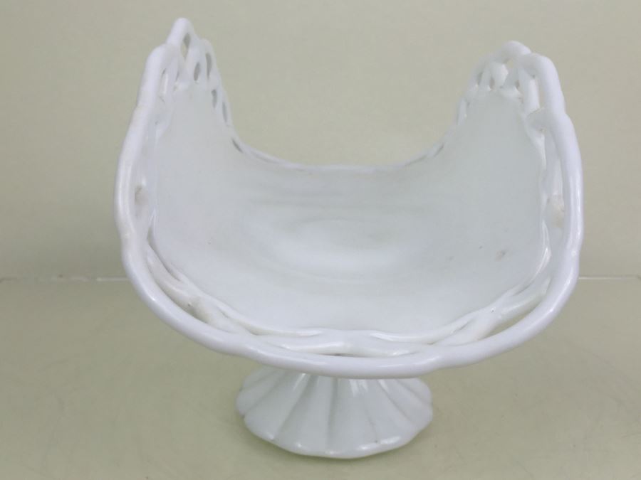 Pair Of Vintage Milk Glass Banana Fruit Pedestal Bowl Holders One Is Westmoreland Milk Glass [Photo 13]
