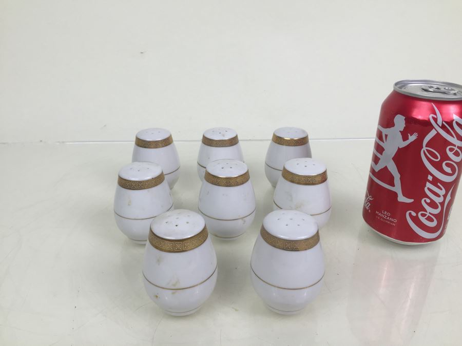 Set Of 8 Salt Shakers [Photo 4]