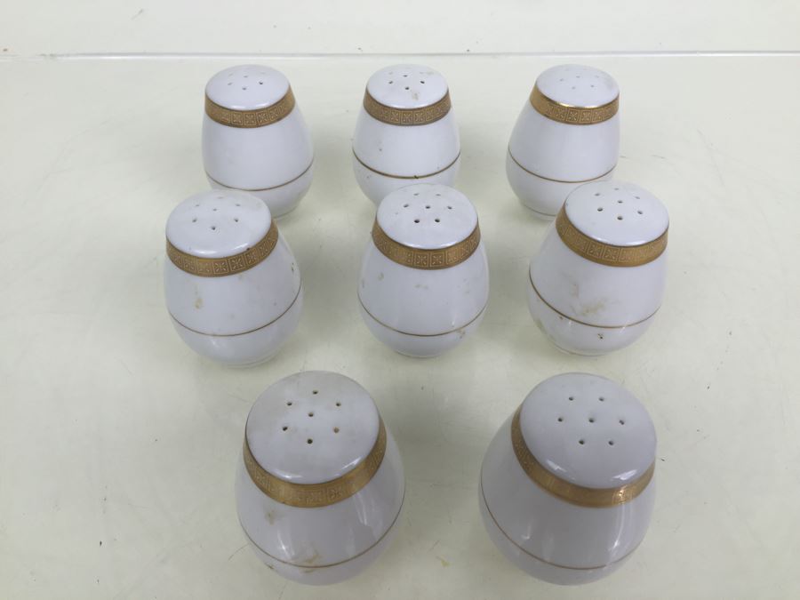 Set Of 8 Salt Shakers [Photo 6]