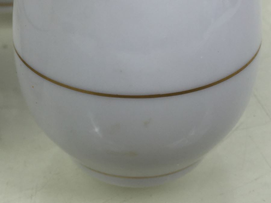 Set Of 8 Salt Shakers [Photo 7]