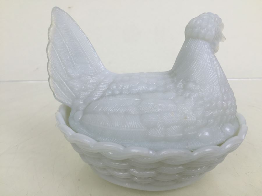 Vallerysthal Opaque French Opalescent Milk Glass Hen on Nest Candy Dish [Photo 10]
