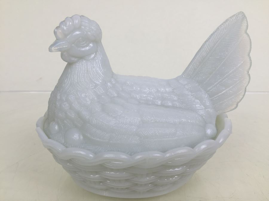 Vallerysthal Opaque French Opalescent Milk Glass Hen on Nest Candy Dish [Photo 1]