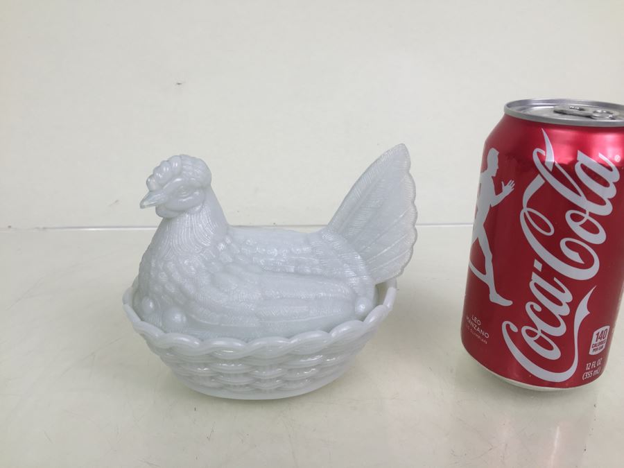 Vallerysthal Opaque French Opalescent Milk Glass Hen on Nest Candy Dish [Photo 4]