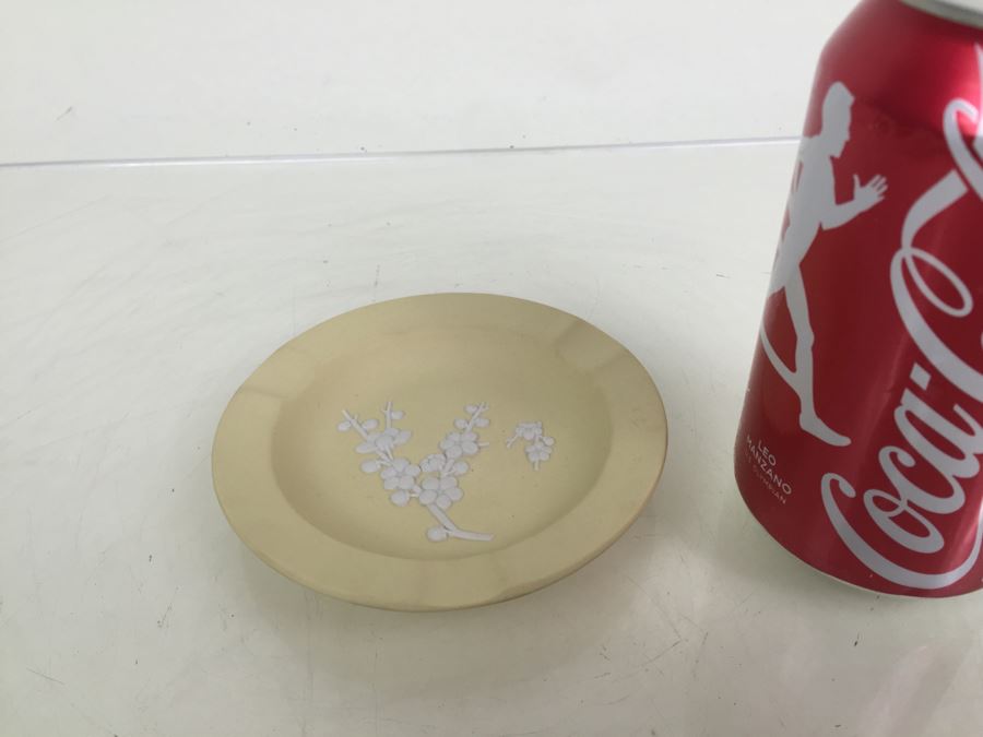 Yellow Wedgwood Jasperware Ashtray [Photo 4]